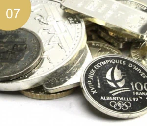 Selling silver coins in The Hague