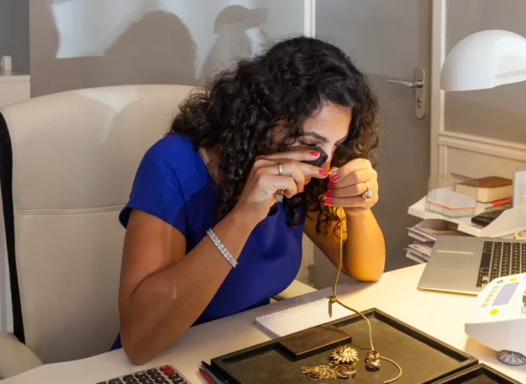 Naomi Westrate expert on gold and jewellery